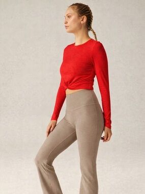 Beyond Yoga Red Featherweight Spacedye Twist Front Crop Top | Ultra Soft